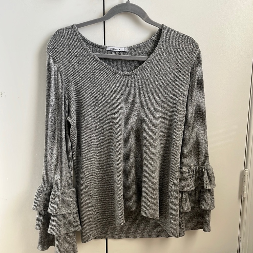 Cute grey sweater with amazing ruffled sleeves